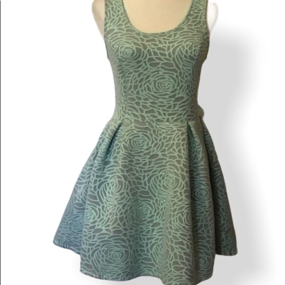 Medium klaxons gray and green sleeveless dress with pockets